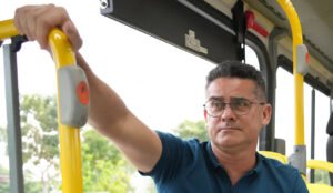 AO VIVO | Prefeito David Almeida entrega 14 novos ônibus