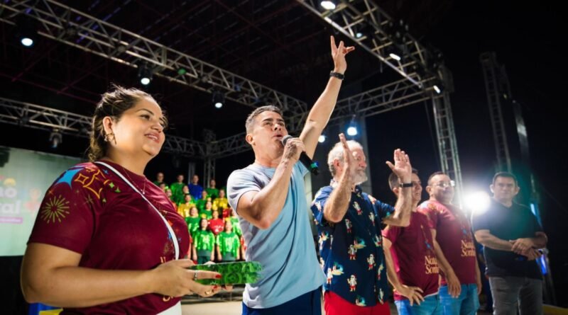 Prefeito David Almeida acompanha espetáculo “Um Sonho de Natal”, da Nova Igreja Batista, no anfiteatro da Ponta Negra, realizado pela Prefeitura de Manaus