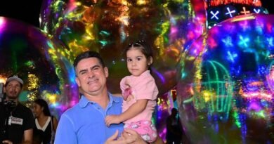 Prefeito David Almeida entrega Árvore de Natal de 30 metros de altura com hologramas e bolhas de sabão instagramáveis em seu adorno