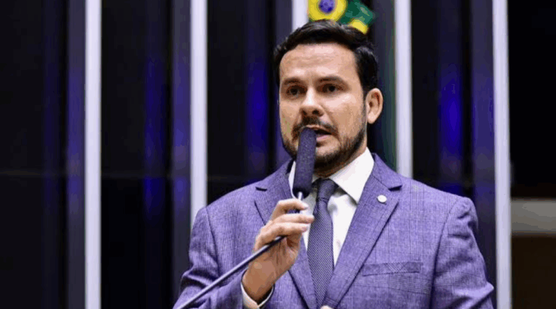 Capitão Alberto Neto denuncia abandono da BR-319 e cobra ação do governo federal
